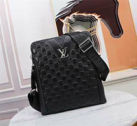 Picture of LV Mens Bags _SKUfw149429601fw